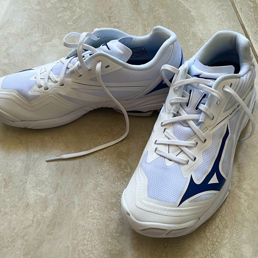 Mizuno Wave Lightning Z6 Men’s Volleyball Sneakers Size 9